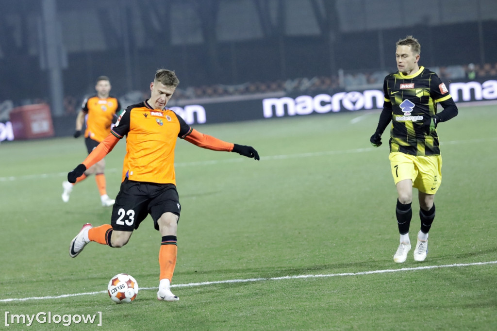 Kibice na stadionie, Chrobry w gazie