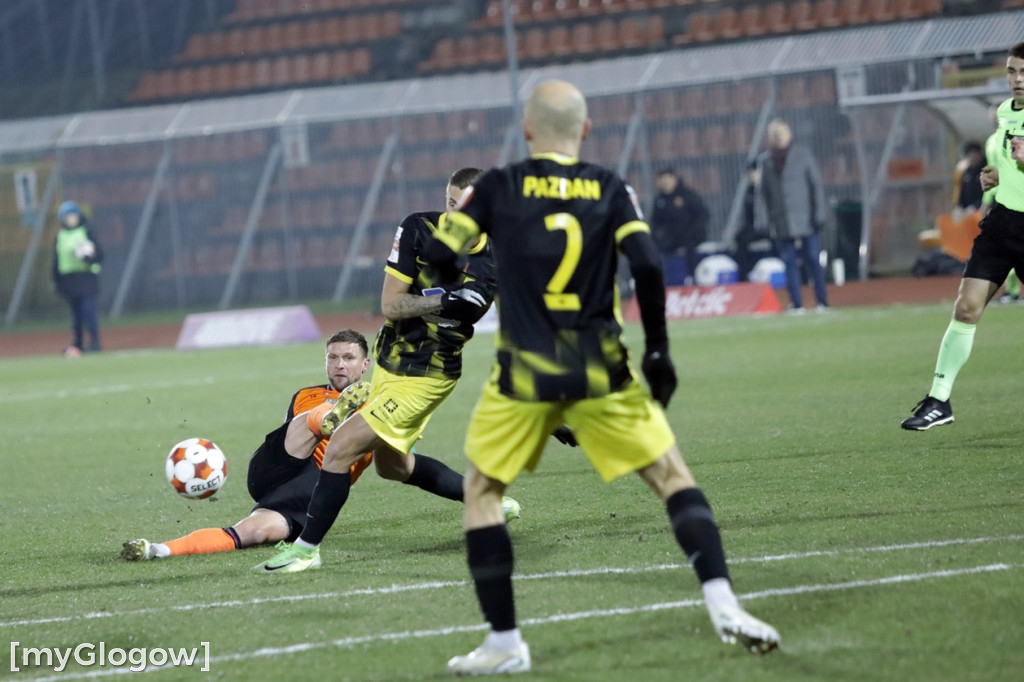 Kibice na stadionie, Chrobry w gazie