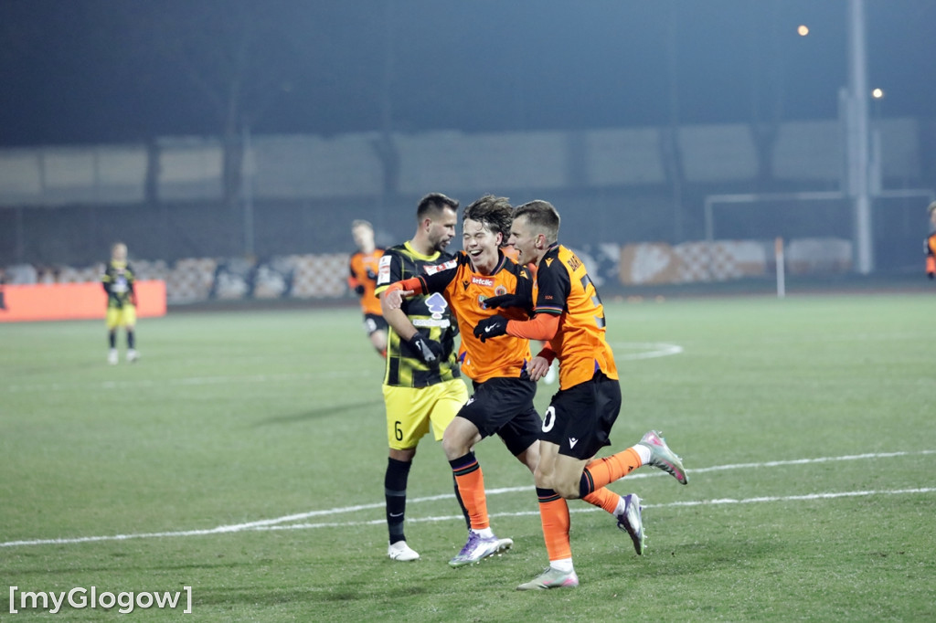 Kibice na stadionie, Chrobry w gazie