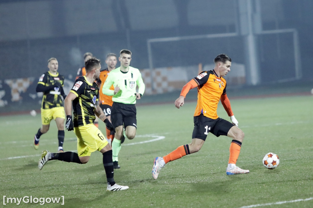 Kibice na stadionie, Chrobry w gazie