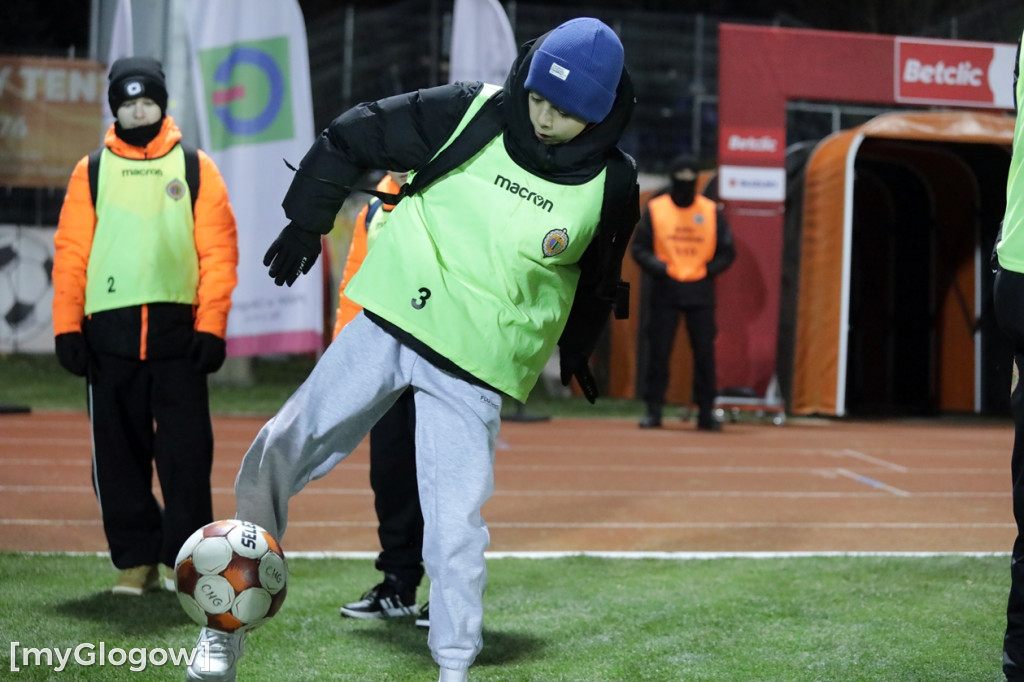 Kibice na stadionie, Chrobry w gazie