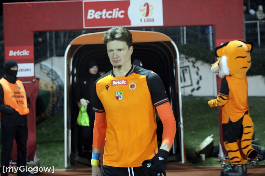 Kibice na stadionie, Chrobry w gazie