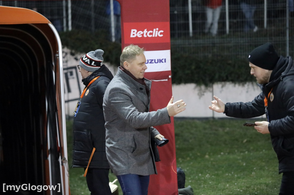 Kibice na stadionie, Chrobry w gazie