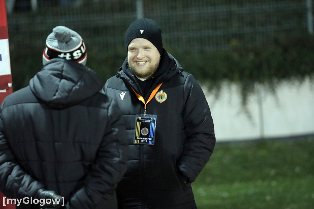 Kibice na stadionie, Chrobry w gazie