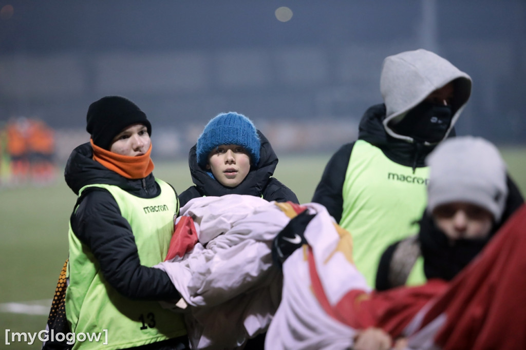 Kibice na stadionie, Chrobry w gazie