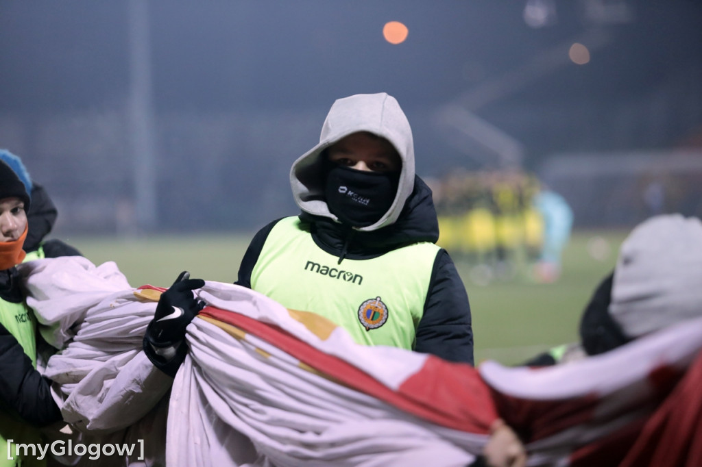 Kibice na stadionie, Chrobry w gazie