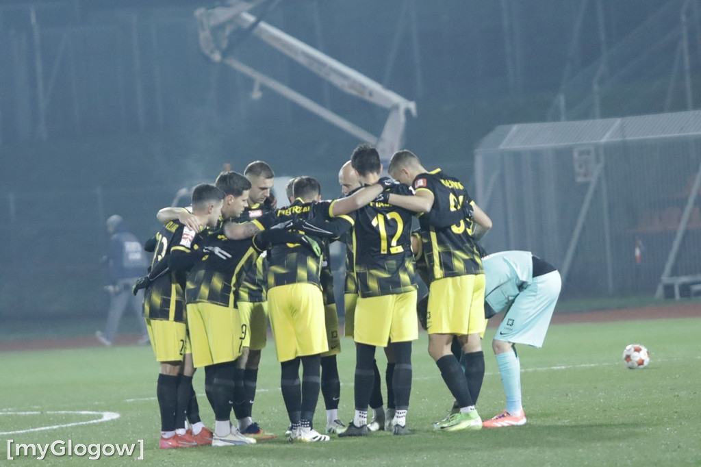 Kibice na stadionie, Chrobry w gazie