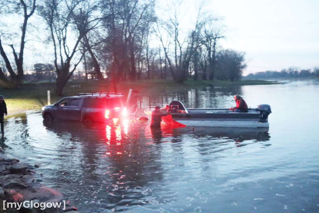 Badają ryby w Odrze