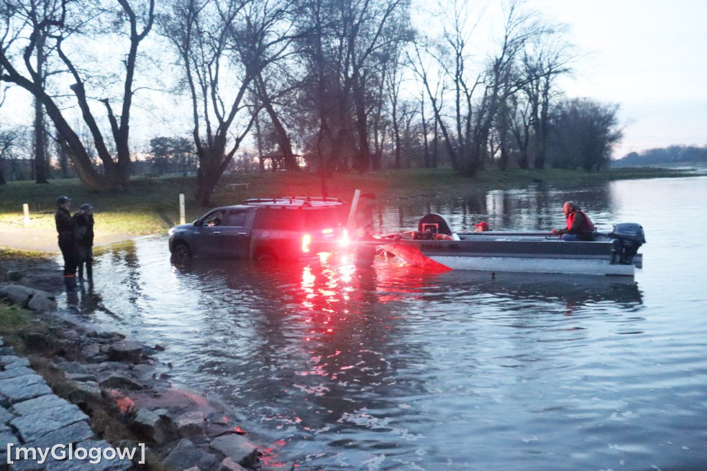 Badają ryby w Odrze