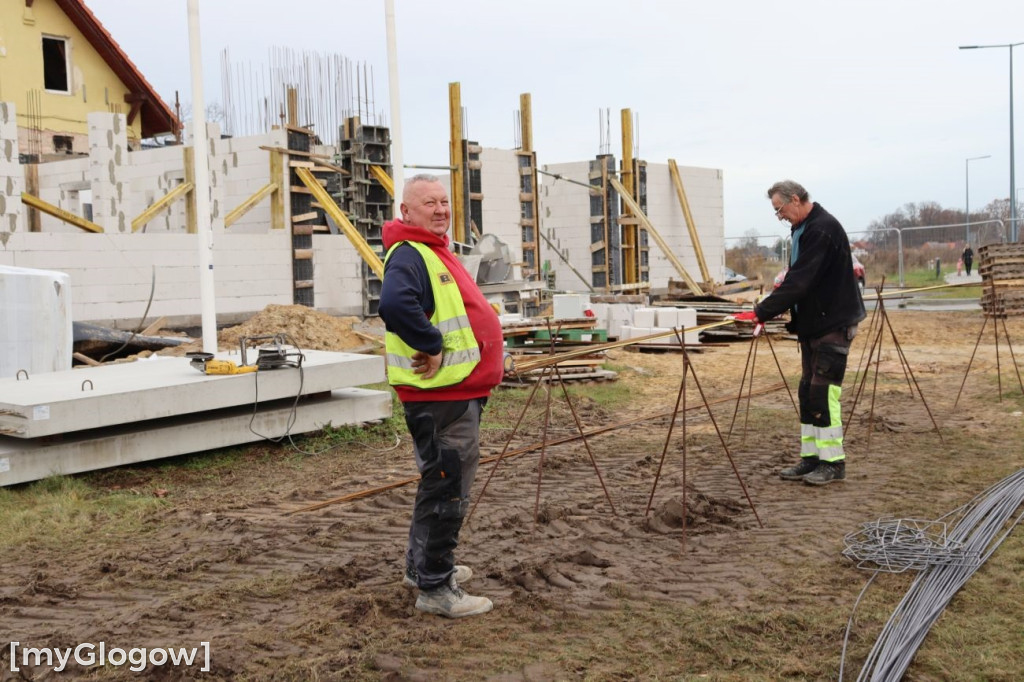 Kontenery i budowa urzędu w Radwanicach
