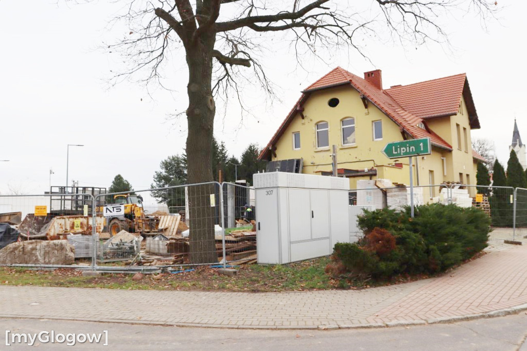 Kontenery i budowa urzędu w Radwanicach