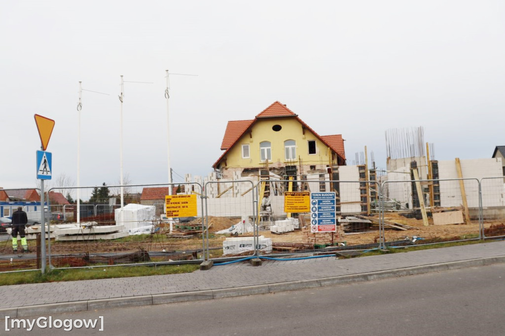 Kontenery i budowa urzędu w Radwanicach