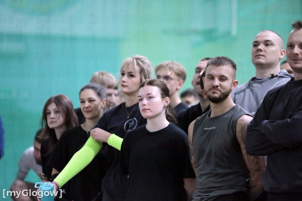 W Głogowie grają w siatkówkę i pomagają