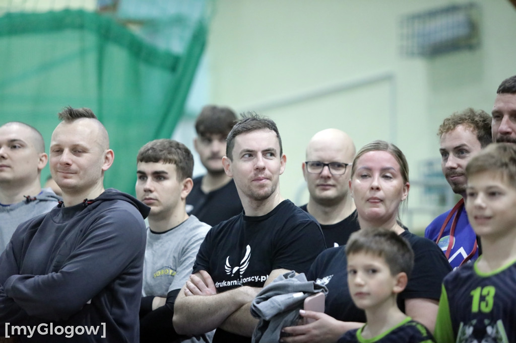 W Głogowie grają w siatkówkę i pomagają