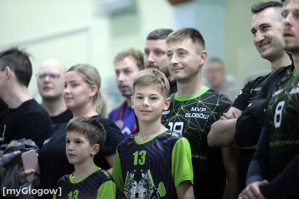 W Głogowie grają w siatkówkę i pomagają