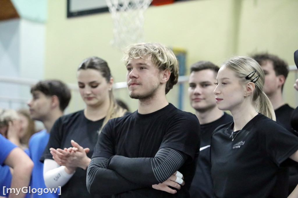 W Głogowie grają w siatkówkę i pomagają