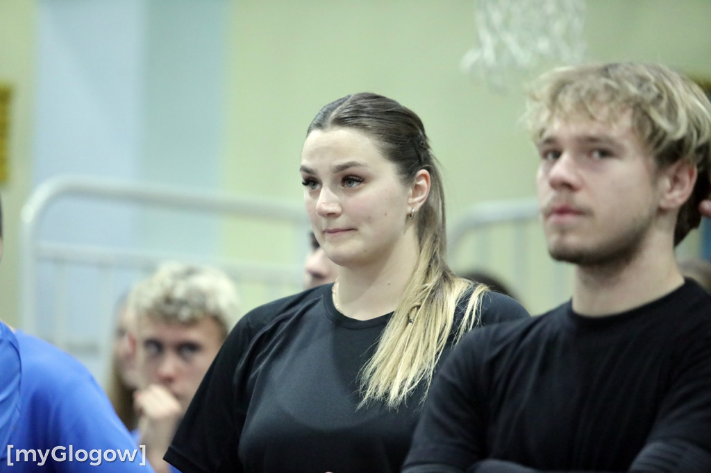 W Głogowie grają w siatkówkę i pomagają