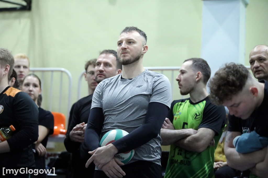 W Głogowie grają w siatkówkę i pomagają