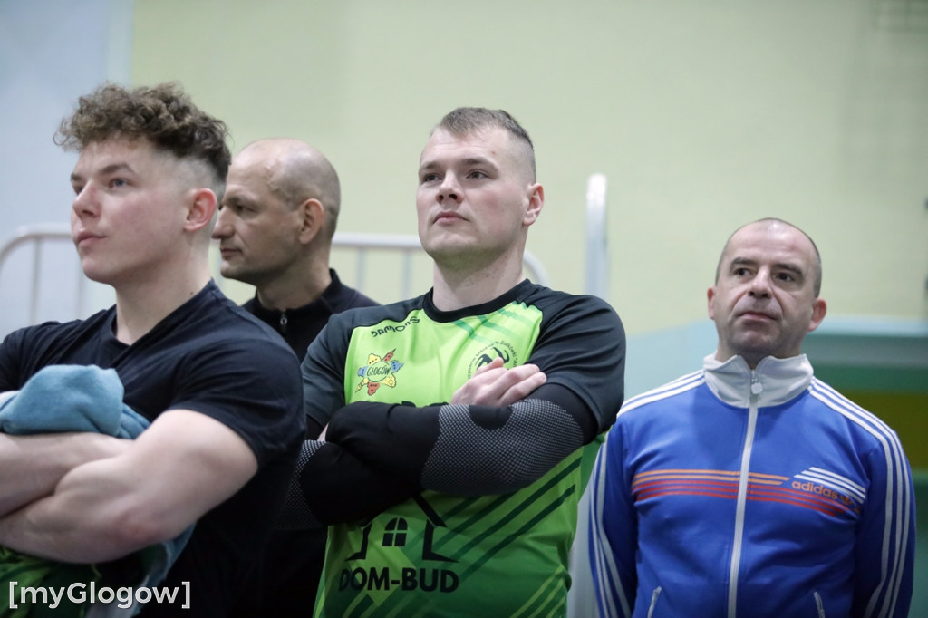 W Głogowie grają w siatkówkę i pomagają