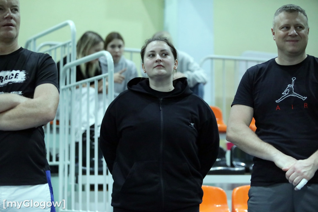 W Głogowie grają w siatkówkę i pomagają