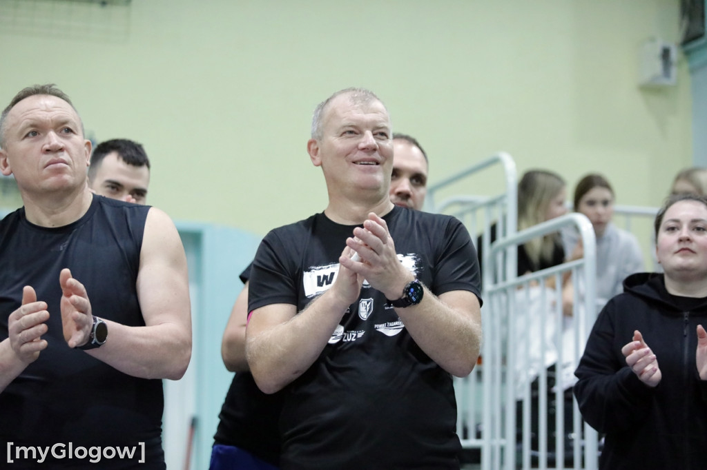 W Głogowie grają w siatkówkę i pomagają