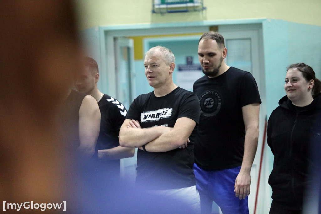W Głogowie grają w siatkówkę i pomagają