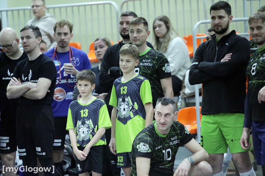 W Głogowie grają w siatkówkę i pomagają