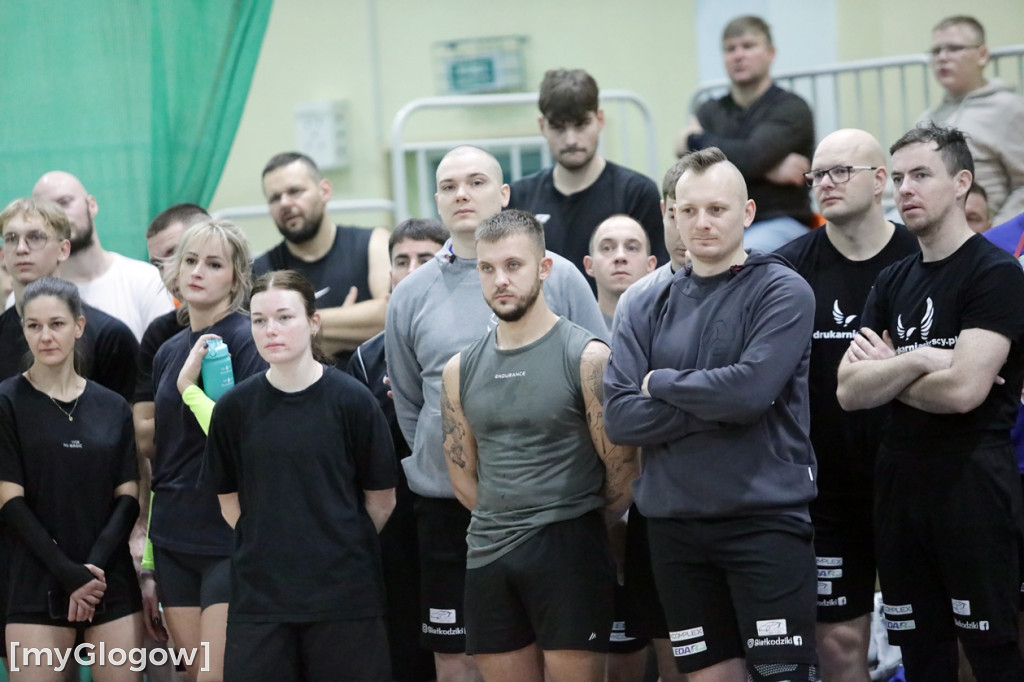 W Głogowie grają w siatkówkę i pomagają