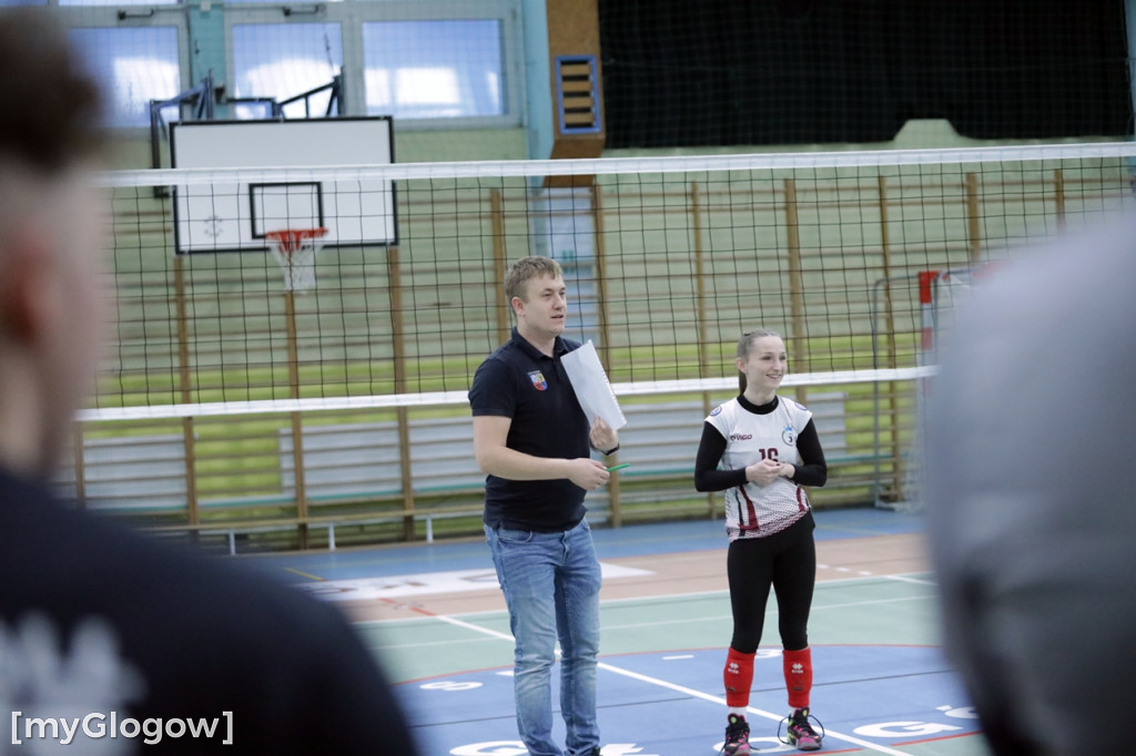 W Głogowie grają w siatkówkę i pomagają