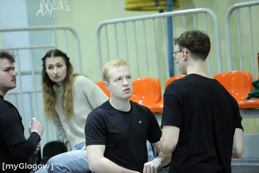 W Głogowie grają w siatkówkę i pomagają