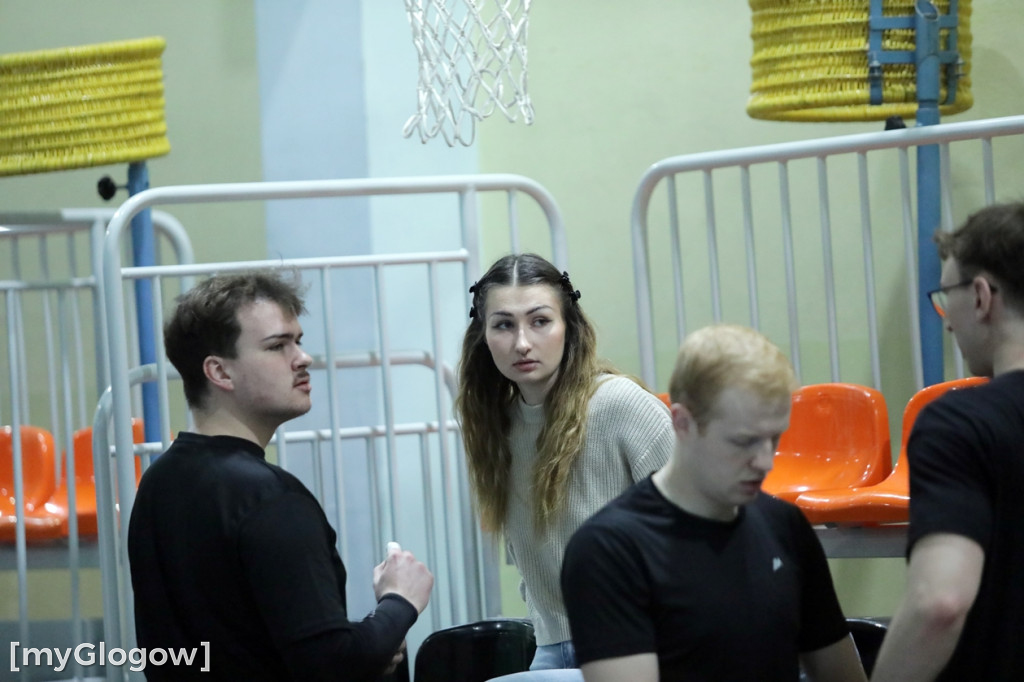 W Głogowie grają w siatkówkę i pomagają