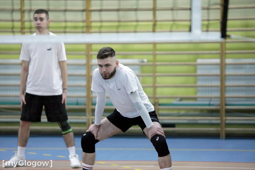 W Głogowie grają w siatkówkę i pomagają