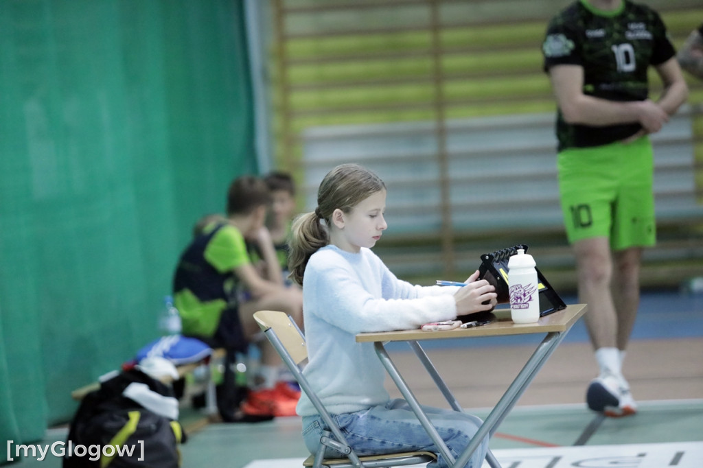 W Głogowie grają w siatkówkę i pomagają