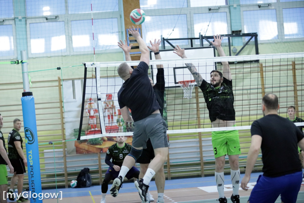 W Głogowie grają w siatkówkę i pomagają