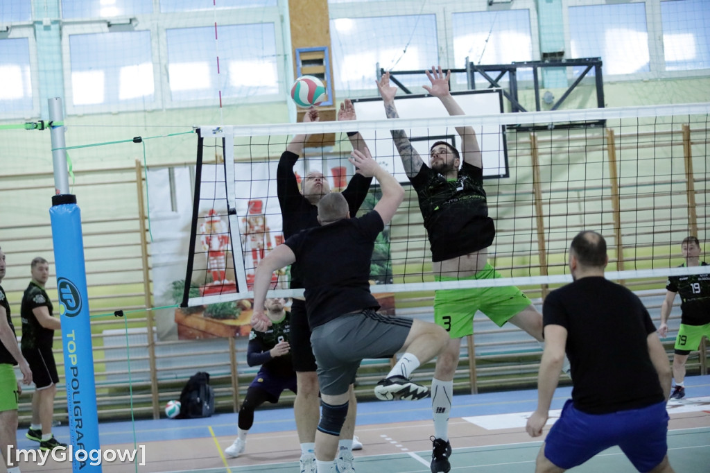 W Głogowie grają w siatkówkę i pomagają