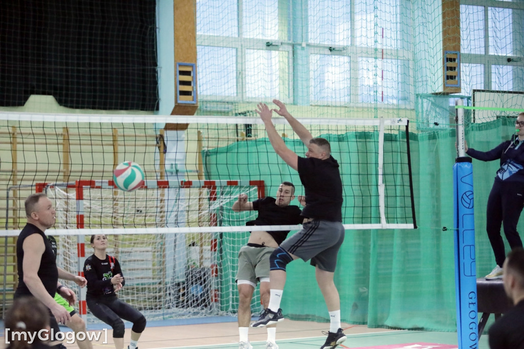 W Głogowie grają w siatkówkę i pomagają