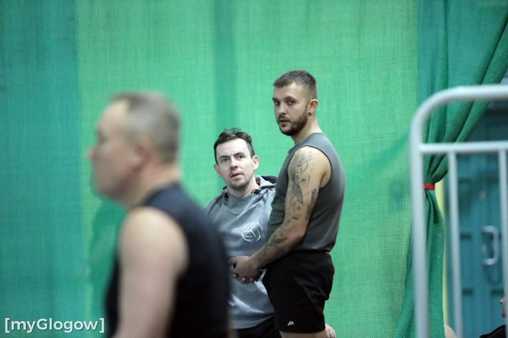 W Głogowie grają w siatkówkę i pomagają