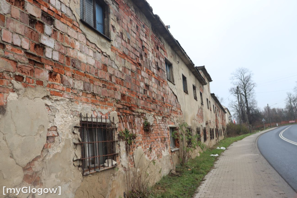 Zawalony pustostan w Brzegu Głogowskim