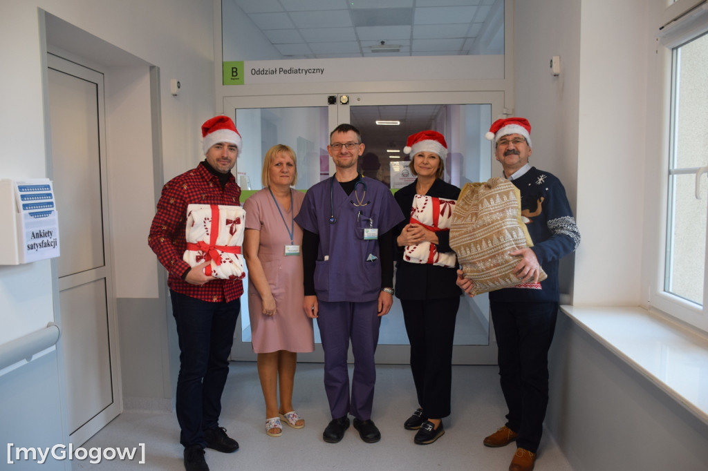 Starosta w szpitalu z prezentami od Mikołaja
