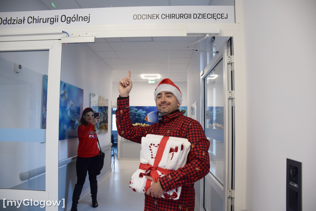 Starosta w szpitalu z prezentami od Mikołaja