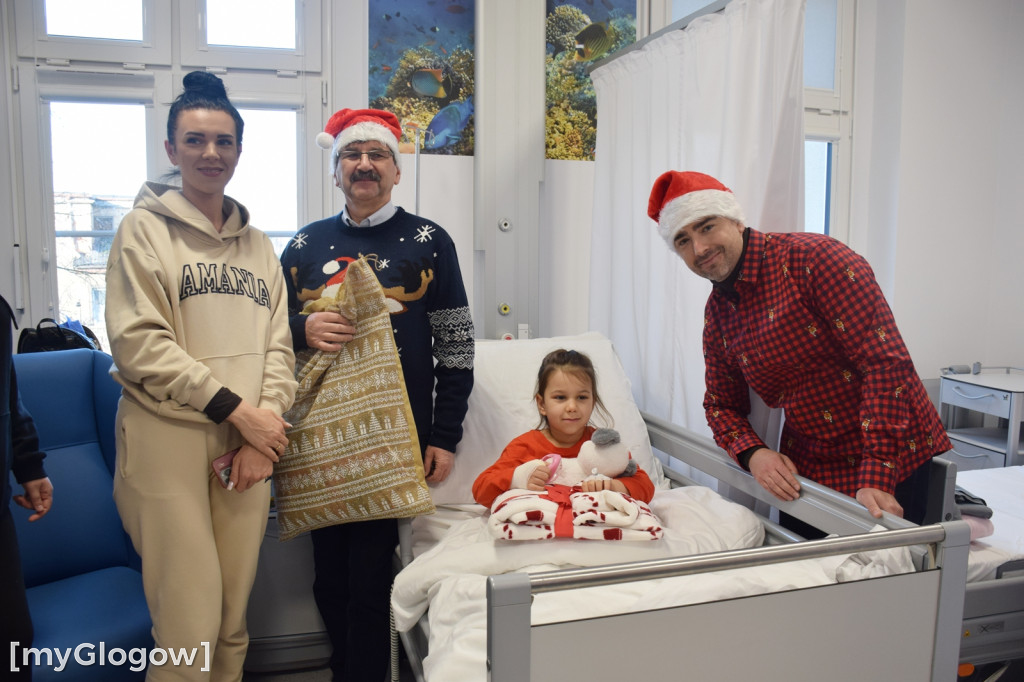 Starosta w szpitalu z prezentami od Mikołaja