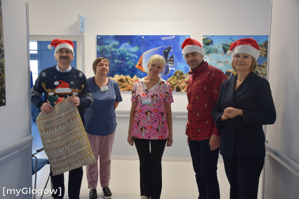 Starosta w szpitalu z prezentami od Mikołaja