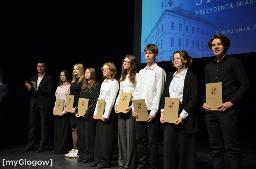 Wręczenie stypendiów naukowych prezydenta, część 1