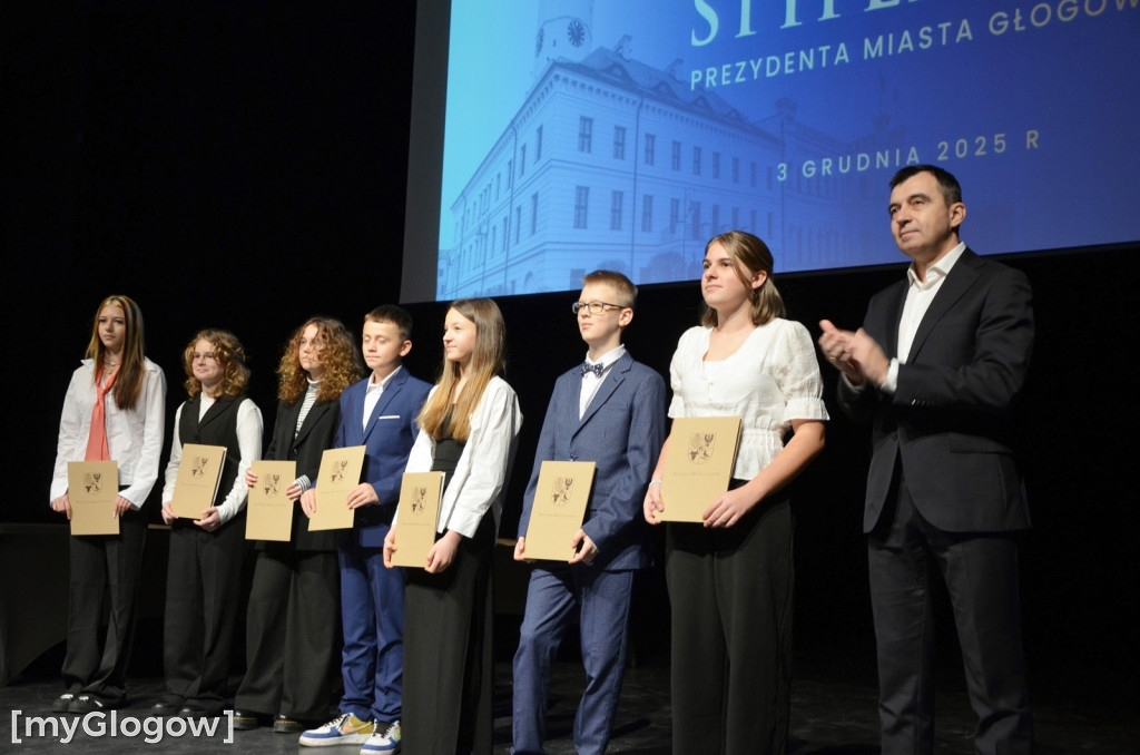 Wręczenie stypendiów naukowych prezydenta, część 1