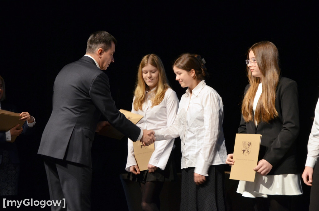 Wręczenie stypendiów naukowych prezydenta, część 1