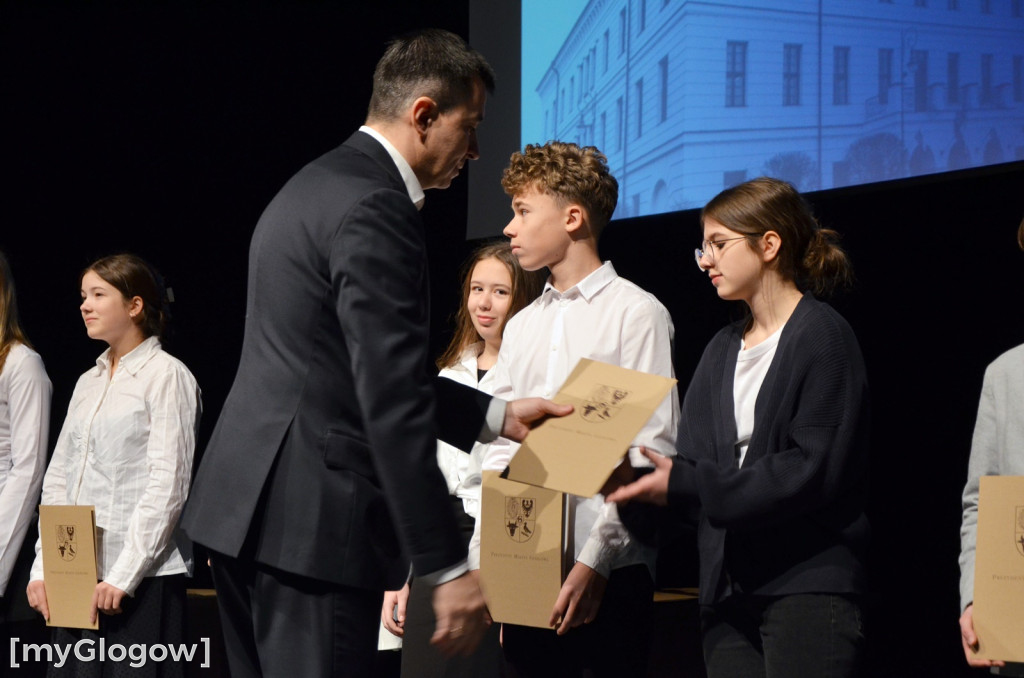 Wręczenie stypendiów naukowych prezydenta, część 1