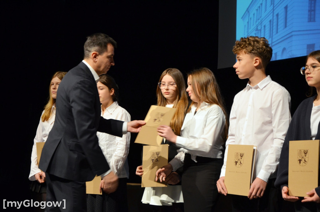 Wręczenie stypendiów naukowych prezydenta, część 1