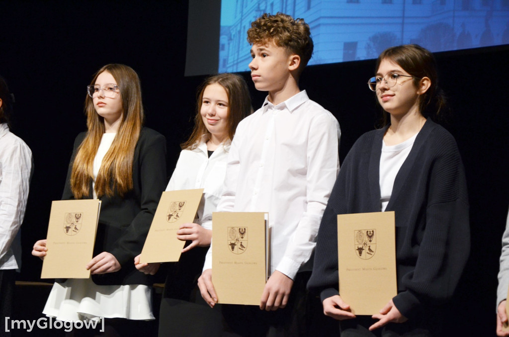 Wręczenie stypendiów naukowych prezydenta, część 1