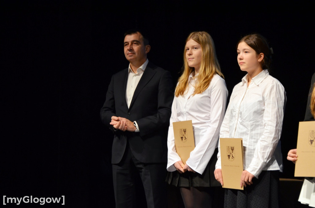 Wręczenie stypendiów naukowych prezydenta, część 1