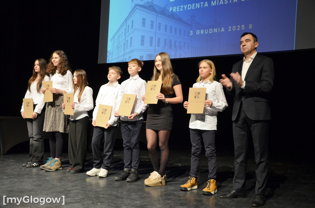 Wręczenie stypendiów naukowych prezydenta, część 1